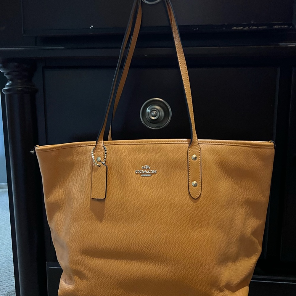 Coach Tan Leather Tote Spacious Everyday Carry